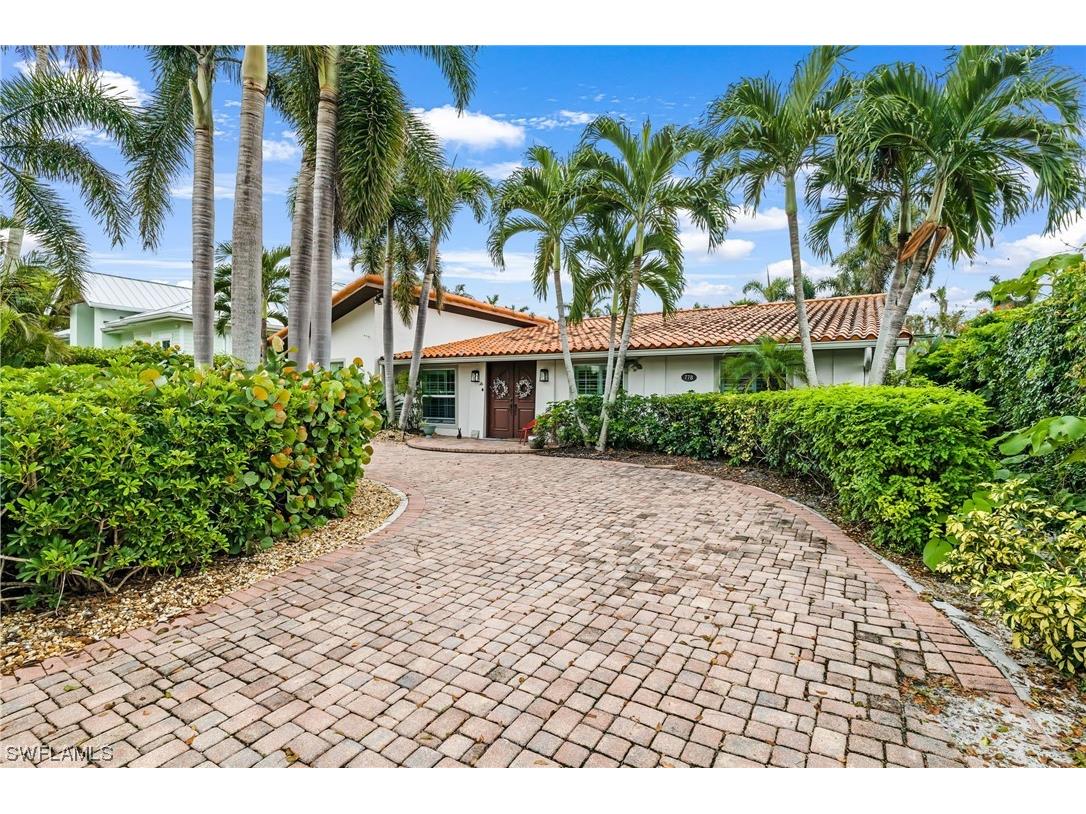 778 Broad Court S Naples FL 34102 222076128 image1