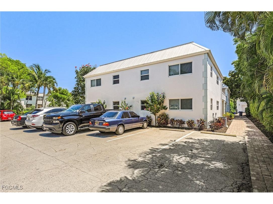 780 10th Avenue S #4 Naples FL 34102 2025025941 image32