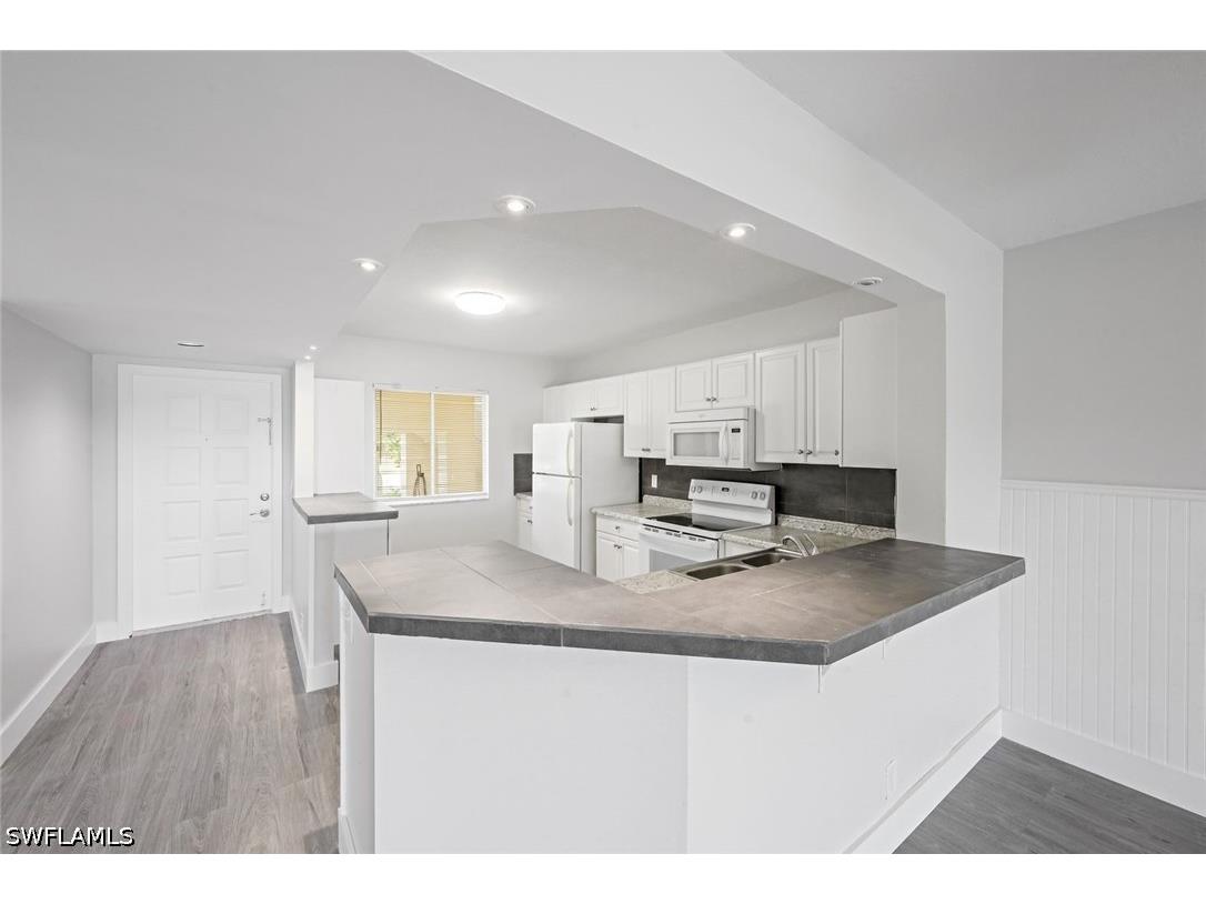 7800 Emerald Circle #B104 Naples FL 34109 226020903 image3