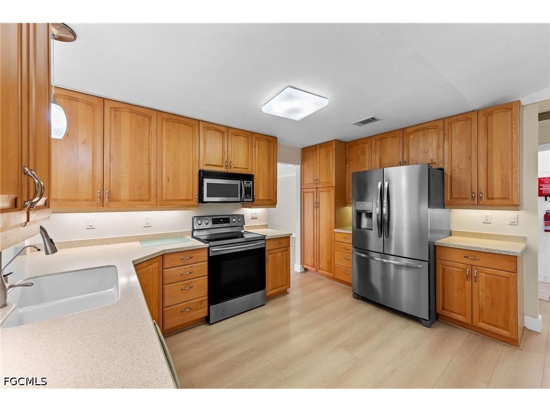 7810 Deni Drive North Fort Myers FL 33917 2026020028 image12