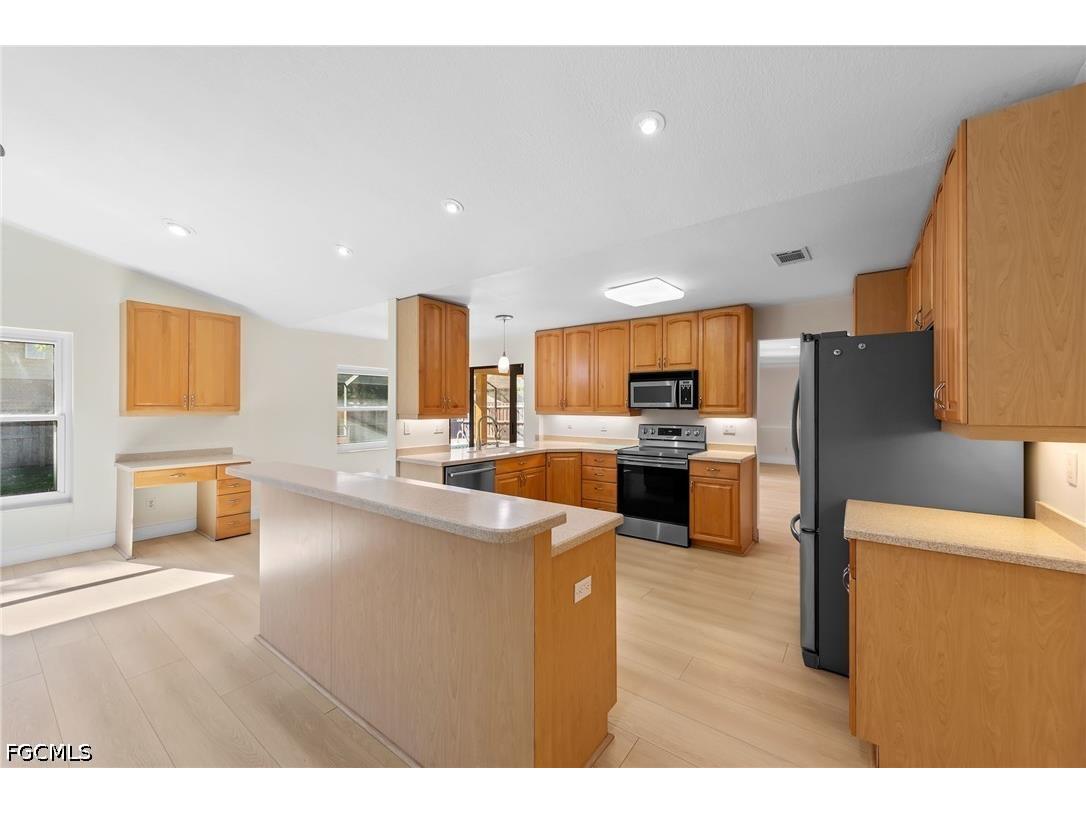 7810 Deni Drive North Fort Myers FL 33917 2026020028 image9