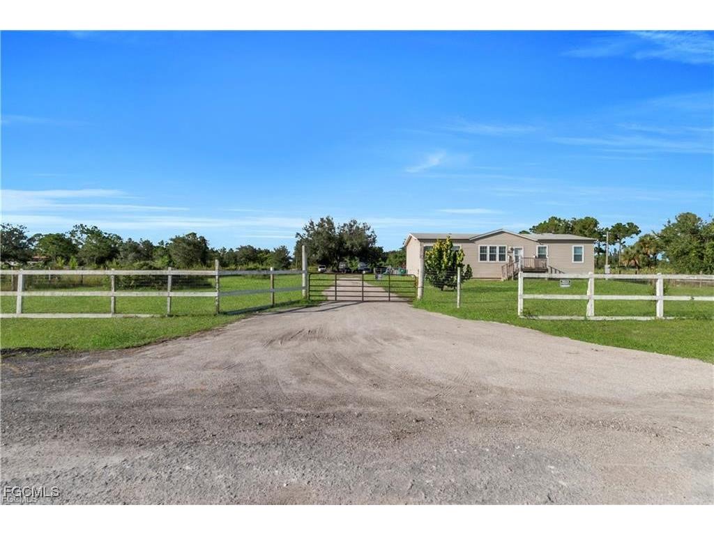 7824 8th Place Labelle FL 33935 2025021995 image2