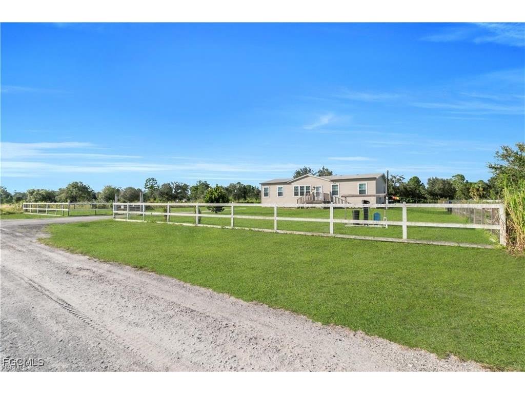 7824 8th Place Labelle FL 33935 2025021995 image3