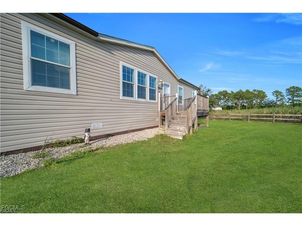 7824 8th Place Labelle FL 33935 2025021995 image8