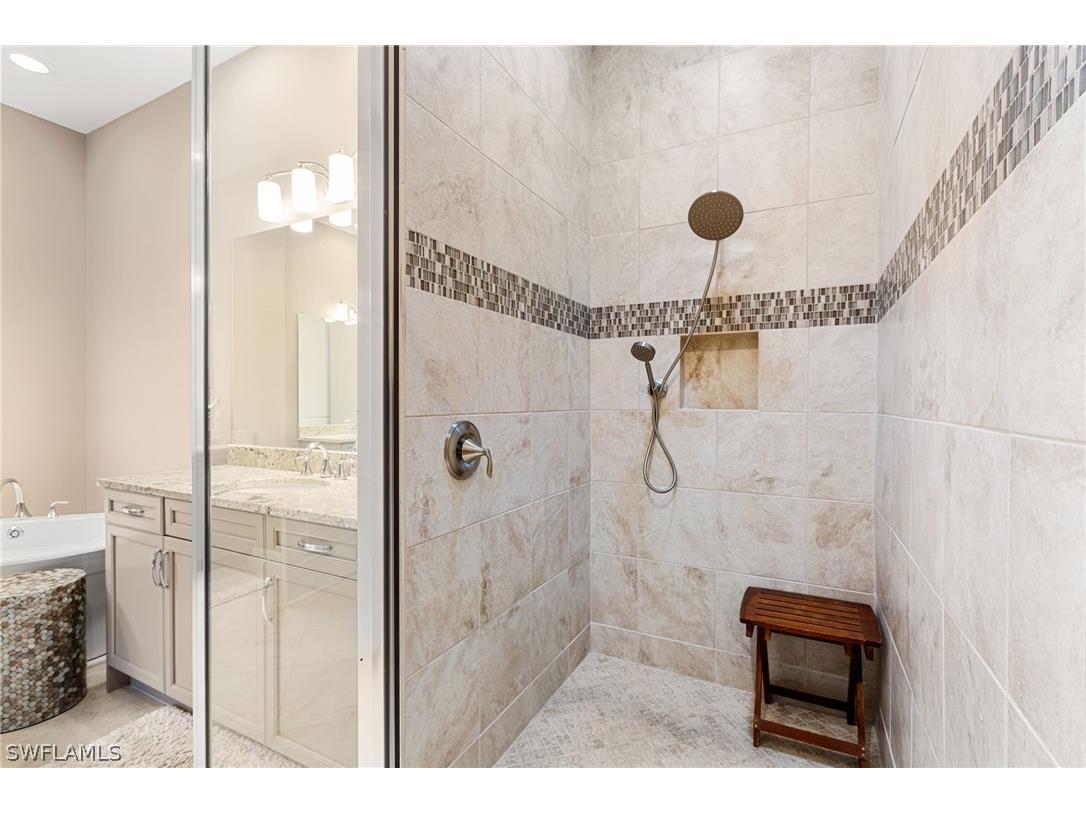 7825 Hawthorne Drive #2104 Naples FL 34113 226008349 image21