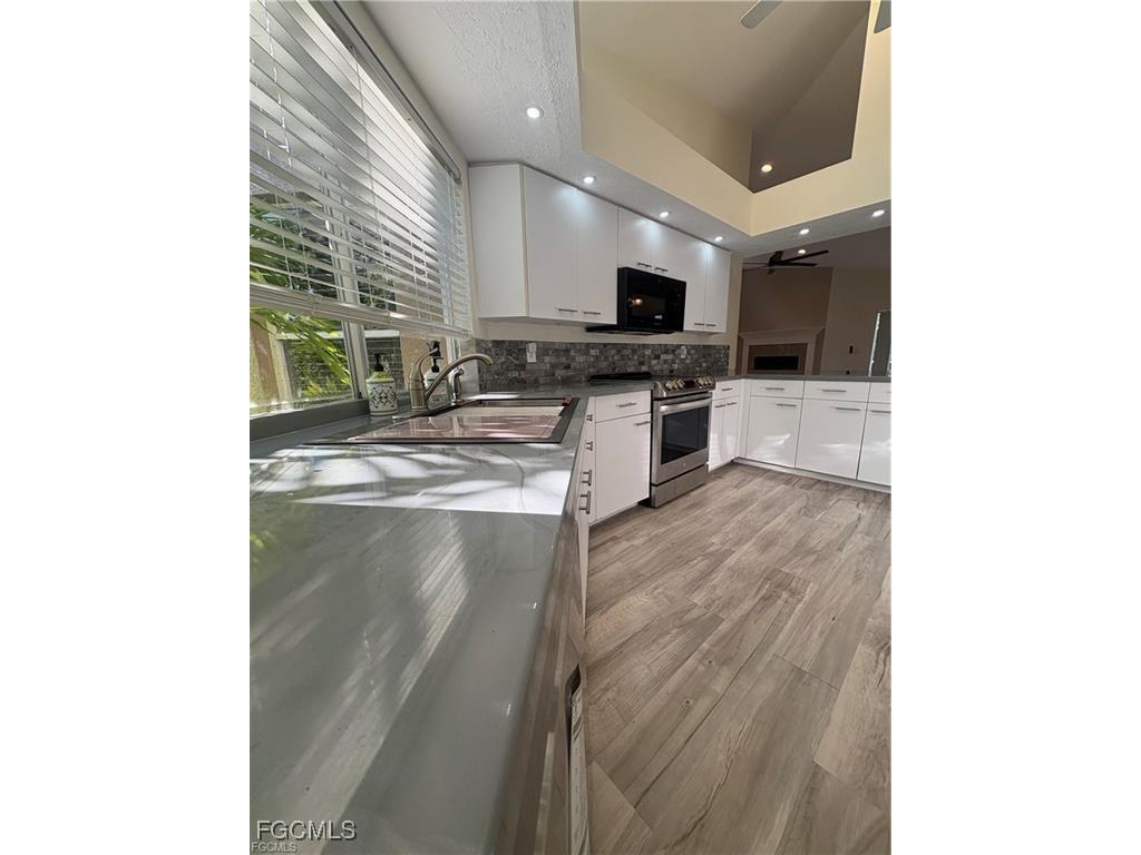 7831 Deni Drive North Fort Myers FL 33917 2025025493 image18