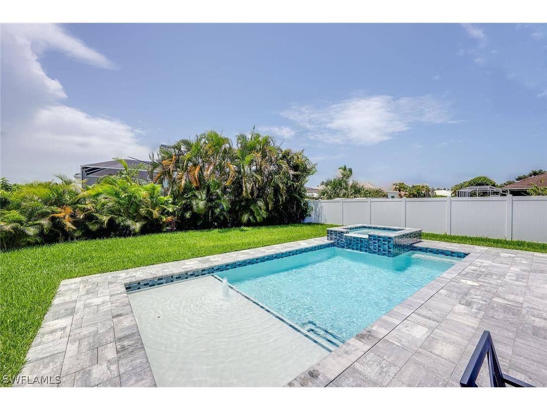 784 94th Avenue N Naples FL 34108 223054459 image1