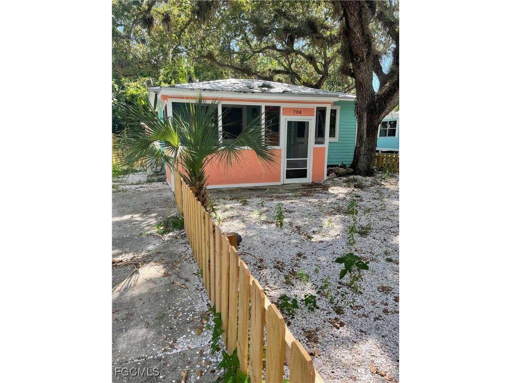 784 Oak Street Fort Myers Beach FL 33931 2026000835 image2