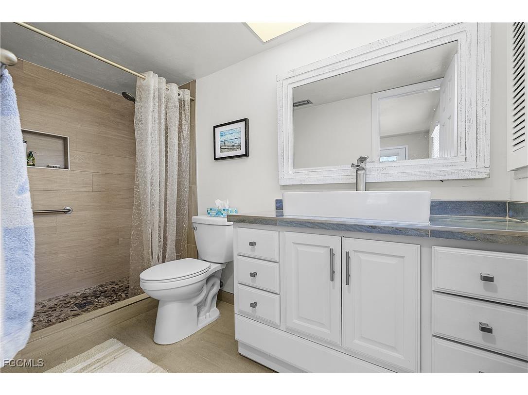 7841 Breakwater Court Bokeelia FL 33922 2025008606 image16