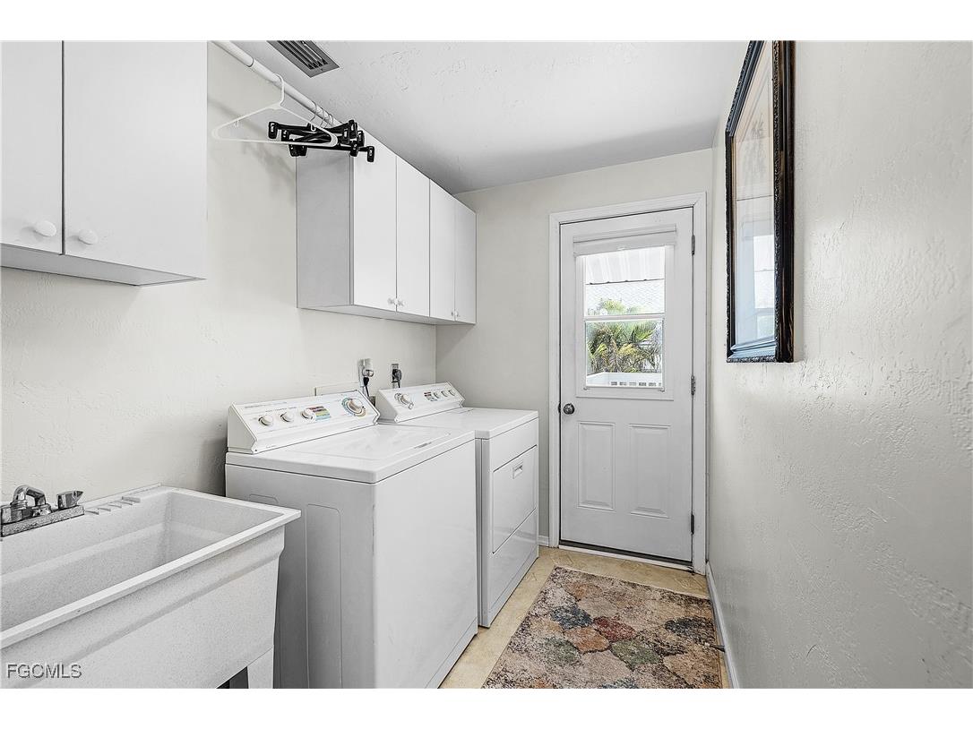 7841 Breakwater Court Bokeelia FL 33922 2025008606 image17