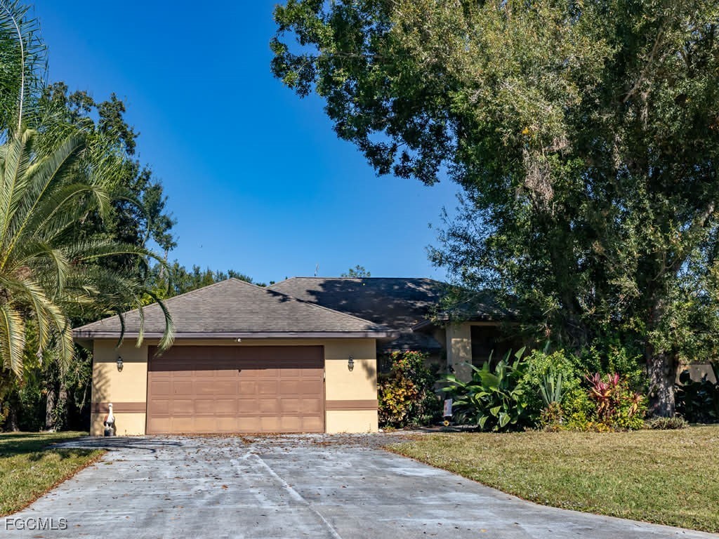 7841 Deni Drive North Fort Myers FL 33917 2025021055 image1
