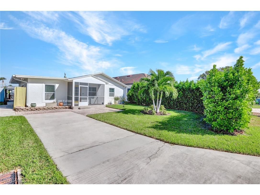 785 102nd Avenue N Naples FL 34108 223078787 image1