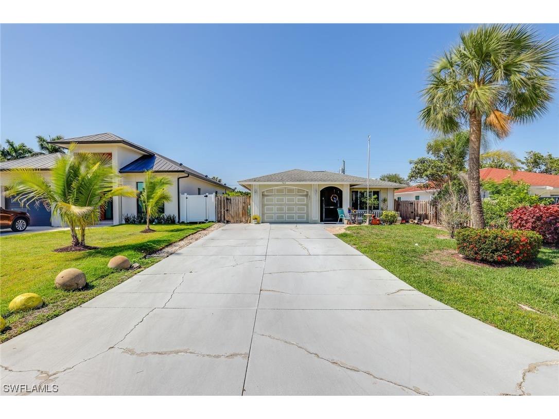 785 103rd Avenue N Naples FL 34108 223033322 image1