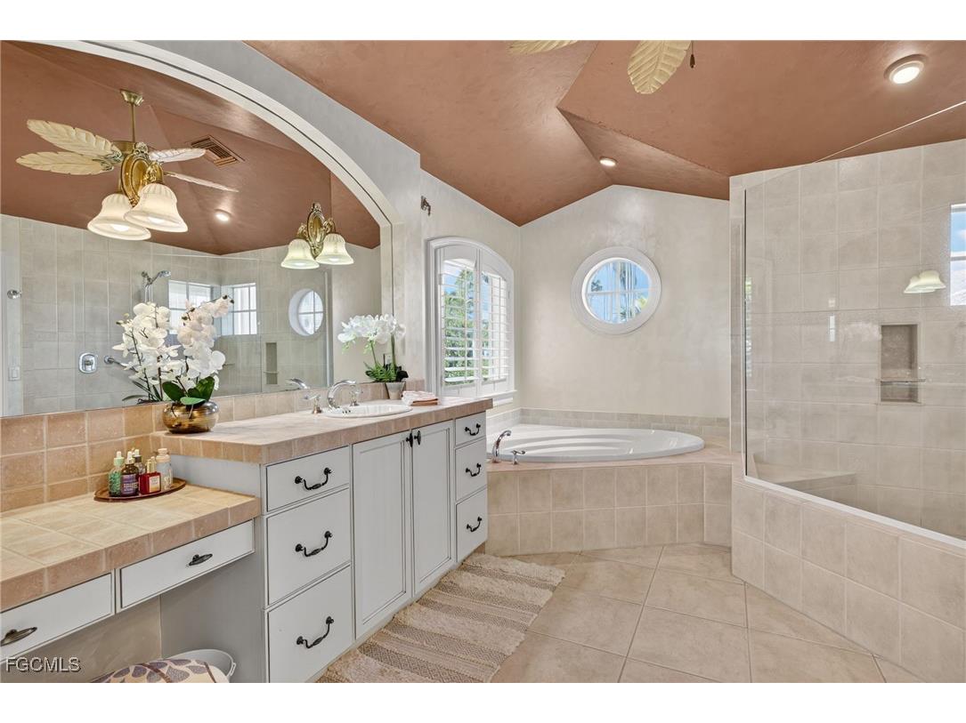 785 Birdie View Point Sanibel FL 33957 2025021396 image18