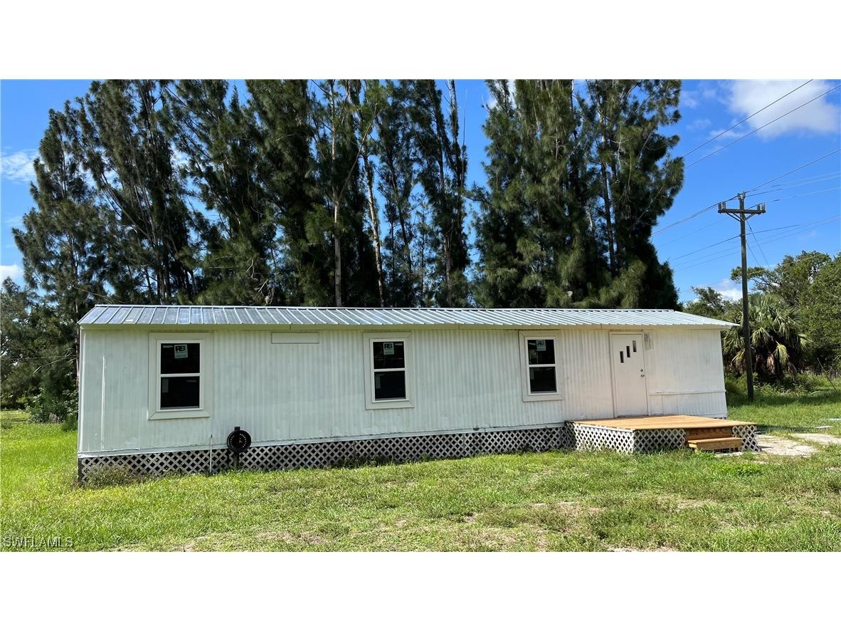 7851 Bartholomew Drive North Fort Myers FL 33917 223040284 image1