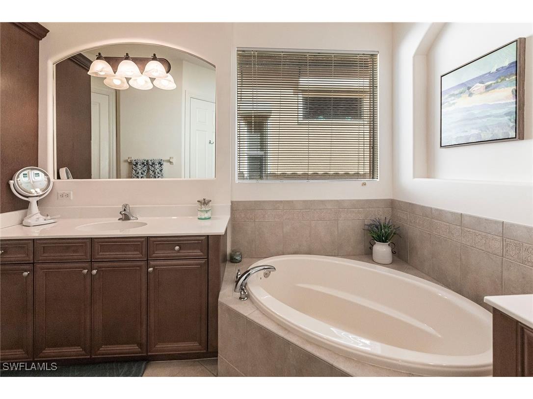 7863 Valencia Court Naples FL 34113 225085196 image28