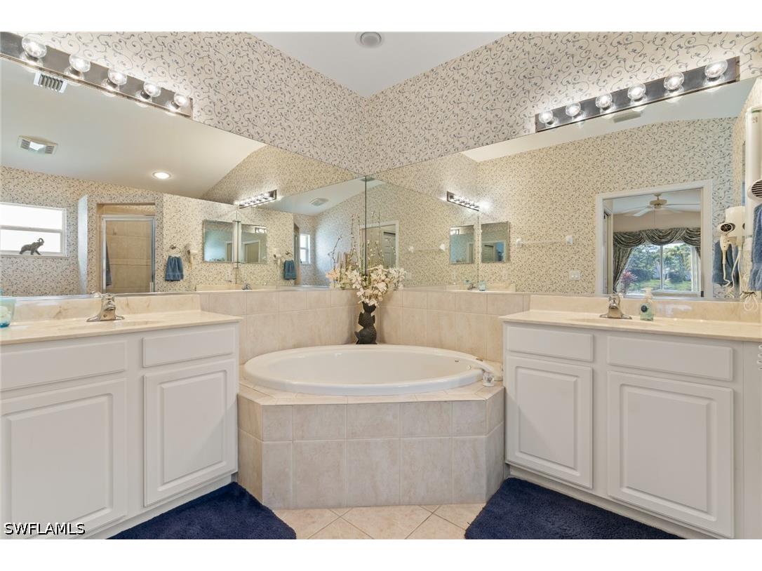 7867 Berkshire Pines Drive Naples FL 34104 226018383 image12