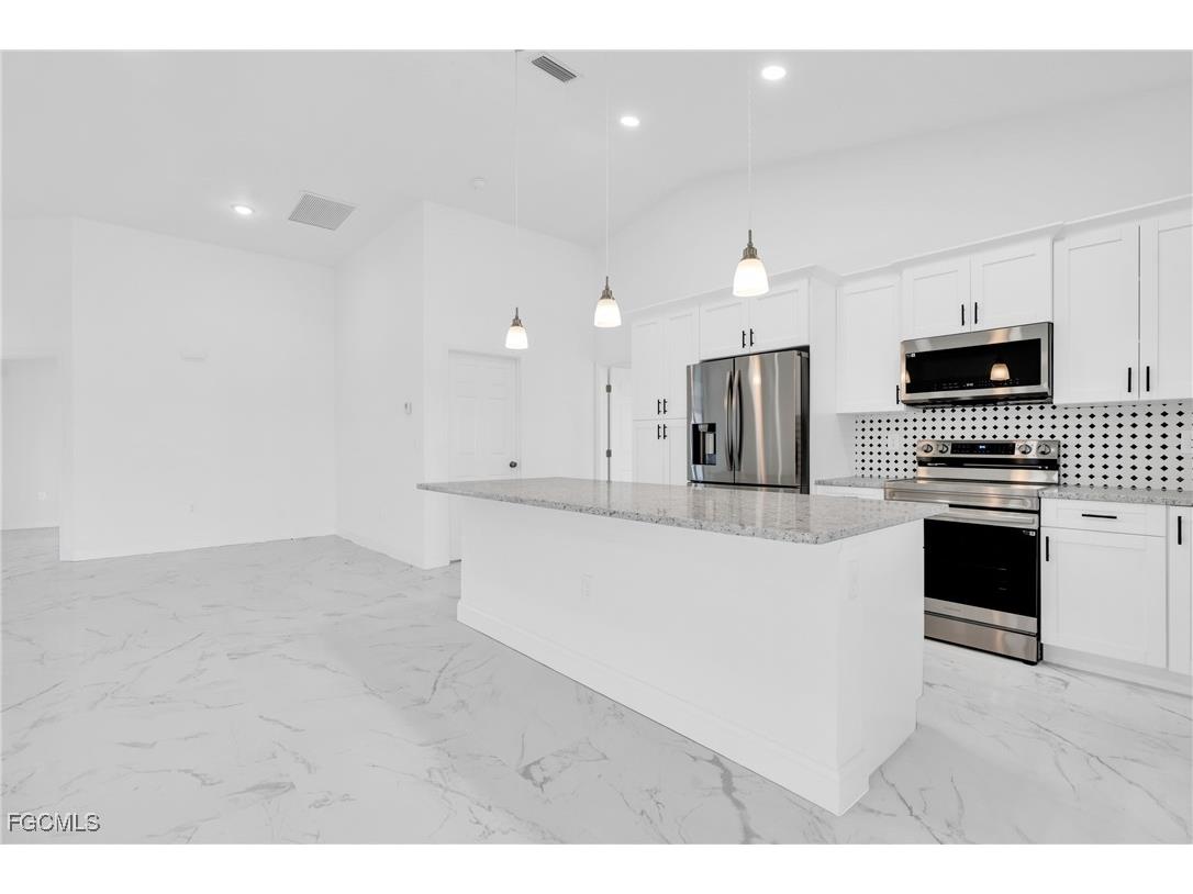 7870 19th Place Labelle FL 33935 2025011077 image5