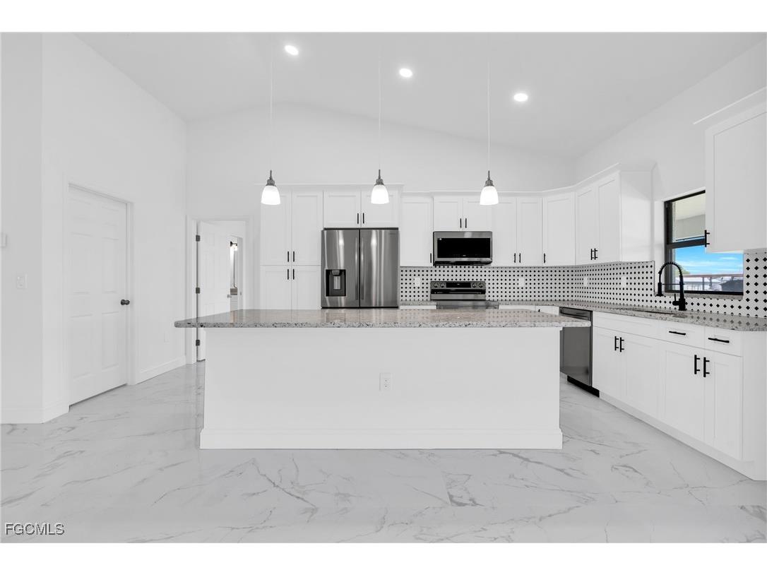 7870 19th Place Labelle FL 33935 2025011077 image6