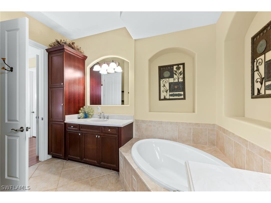 7875 Valencia Court Naples FL 34113 226006880 image20