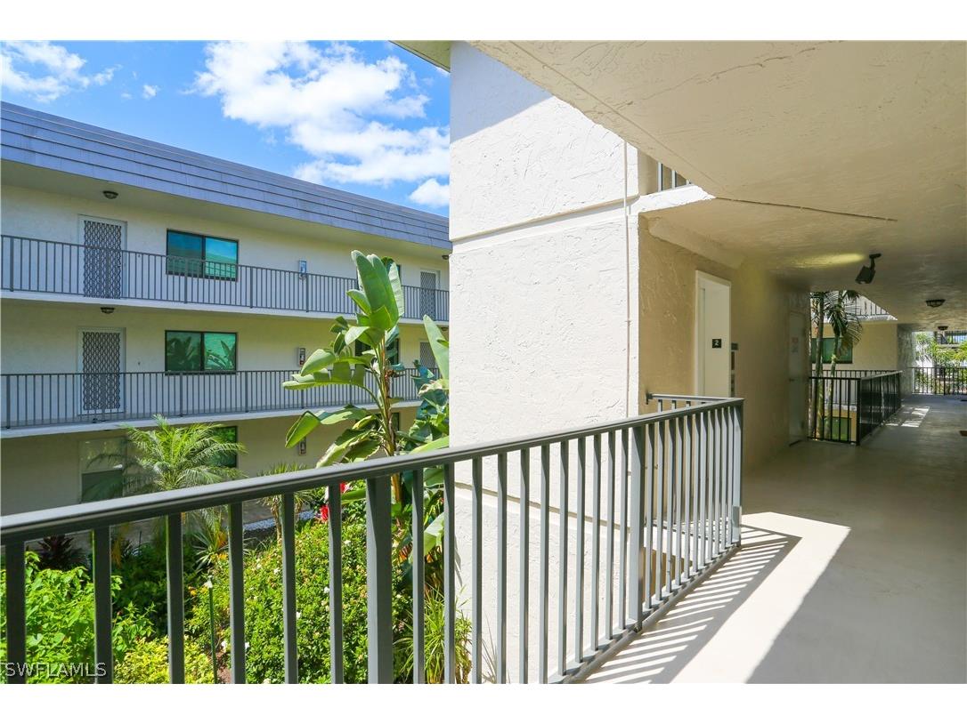 788 Park Shore Drive #D27 Naples FL 34103 226006873 image10
