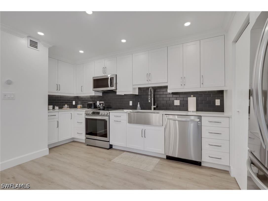 788 Park Shore Drive #E14 Naples FL 34103 226022171 image6