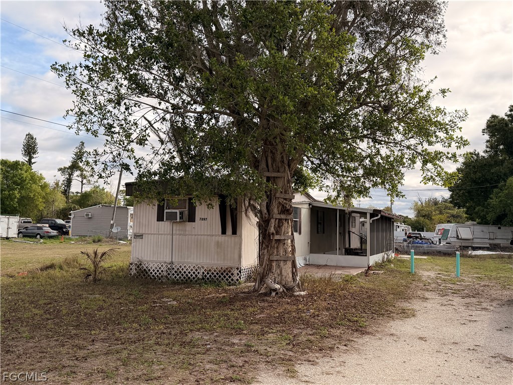 7897 Suncoast Drive North Fort Myers FL 33917 2026013300 image12