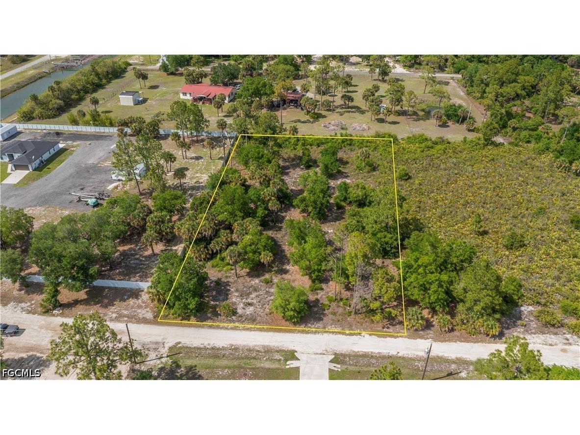 7906 23rd Place Labelle FL 33935 2026017237 image1