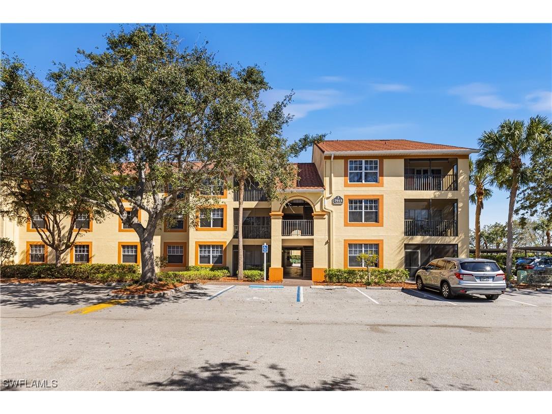 7915 Preserve Circle #214 Naples FL 34119 224017699 image1