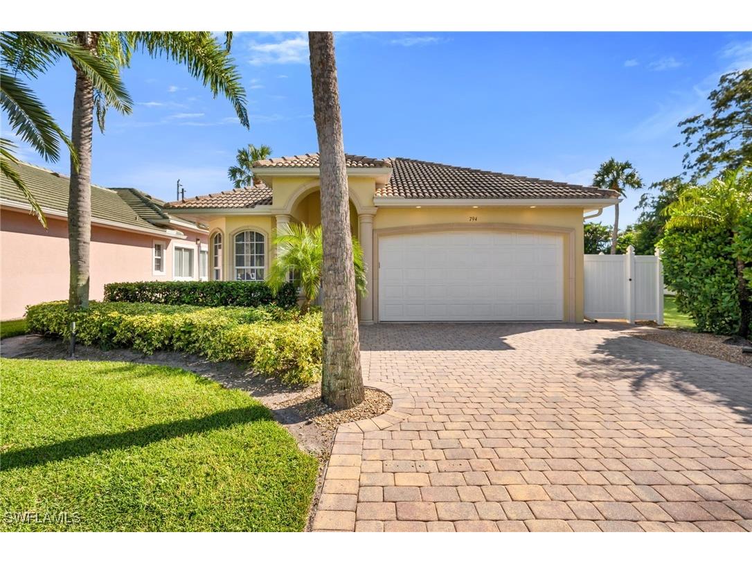 794 97th Avenue N Naples FL 34108 225069590 image1
