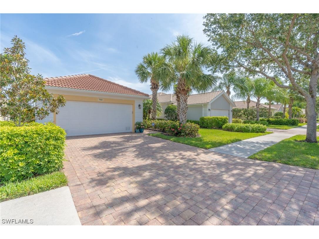 7943 Valentina Court Naples FL 34114 223040611 image1