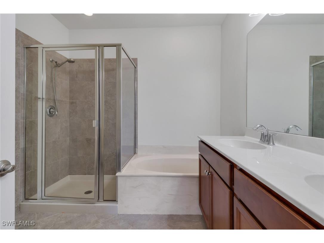 7948 Bristol Circle Naples FL 34120 225071954 image16