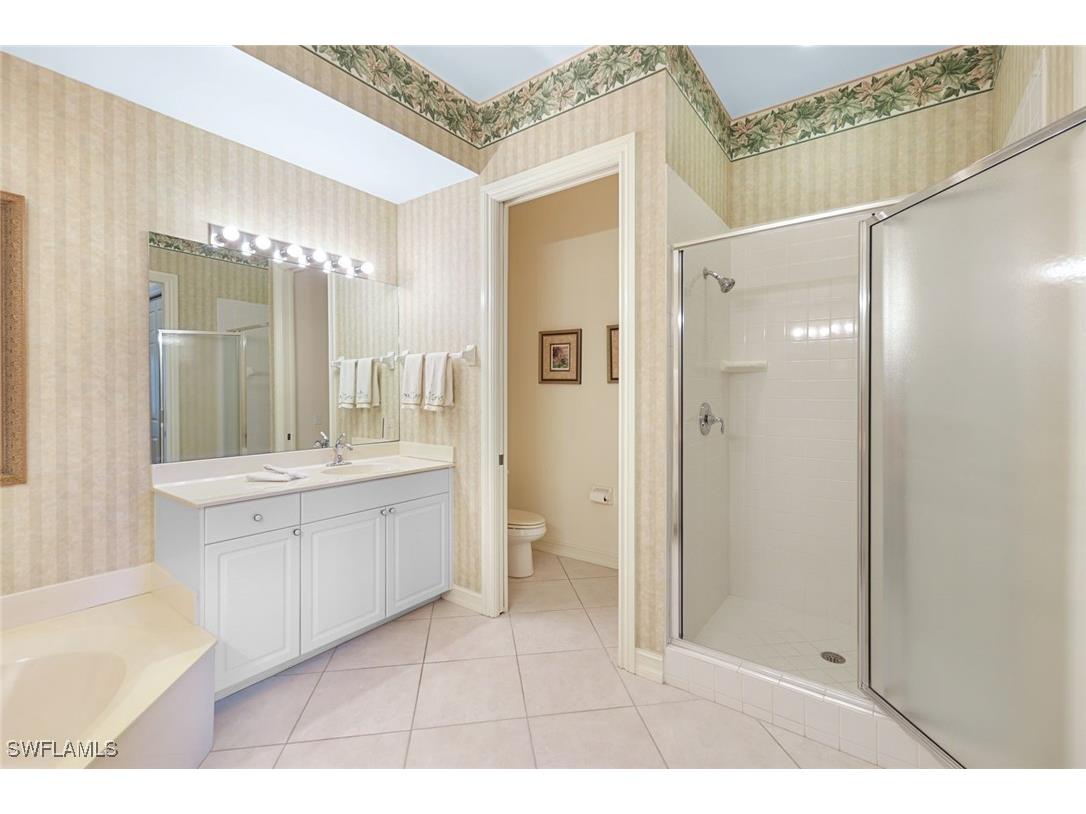 795 Bentwater Circle #202 Naples FL 34108 225076518 image23
