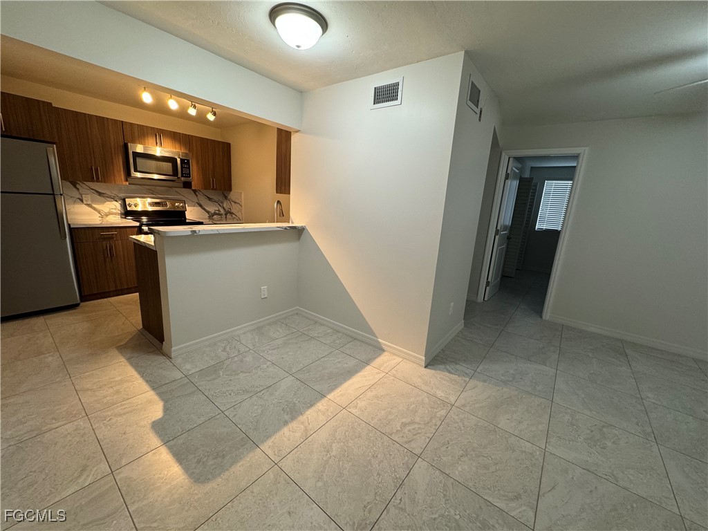7961 Gladiolus Drive Fort Myers FL 33908 2026005348 image2