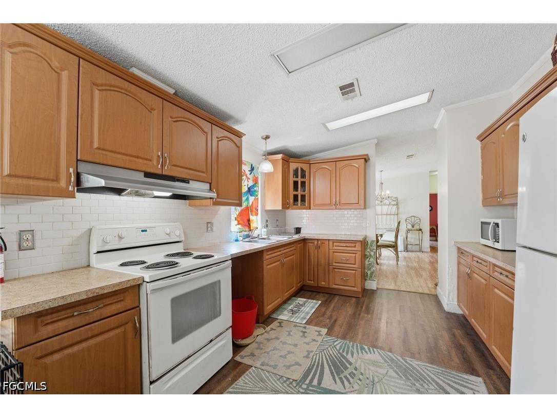 7962 Bartholomew Drive North Fort Myers FL 33917 2026026034 image9
