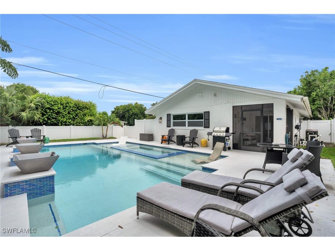 797 95th Avenue N Naples FL 34108 224065729 image1