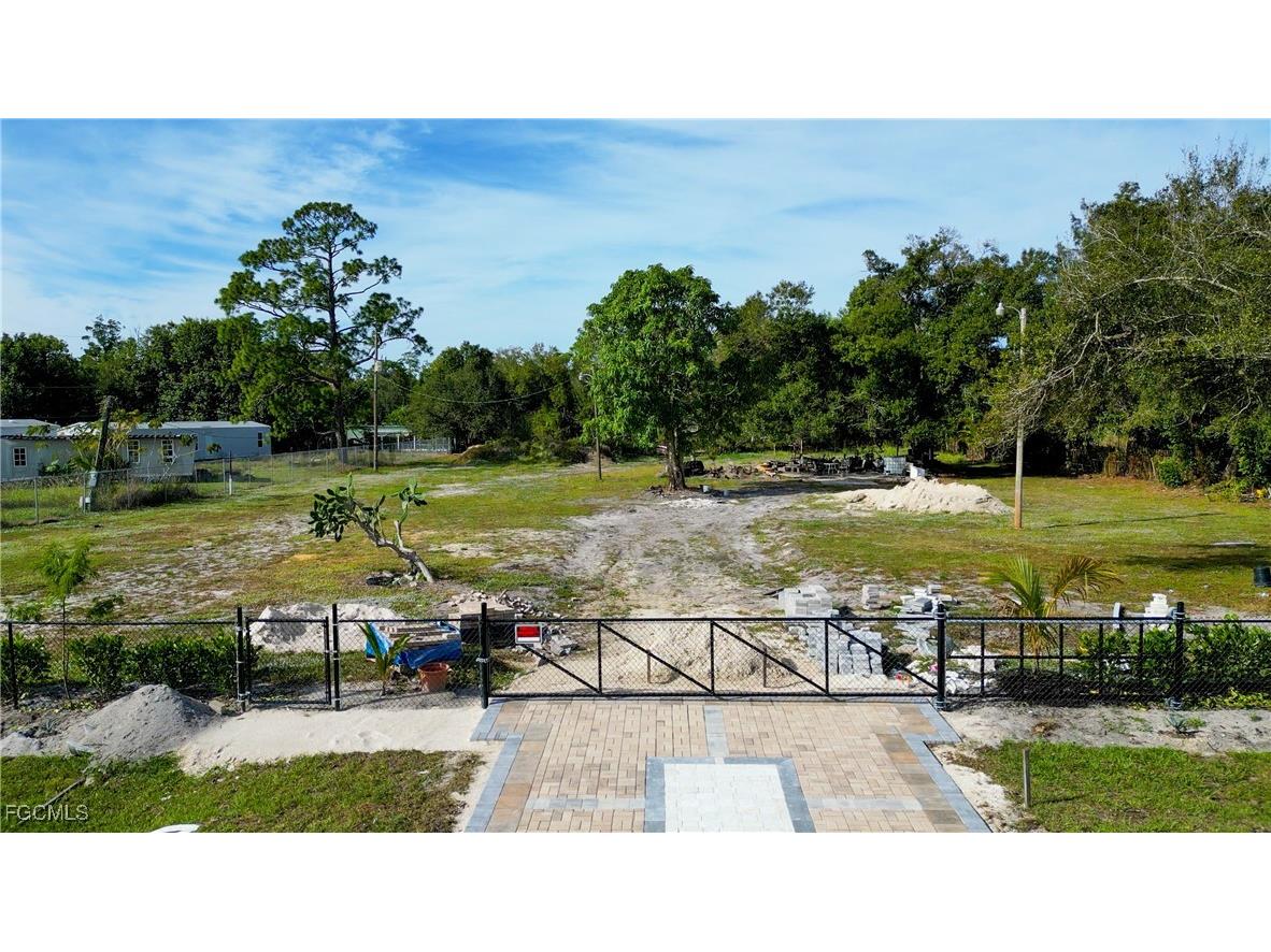 7978 Marx Drive North Fort Myers FL 33917 2025024439 image1