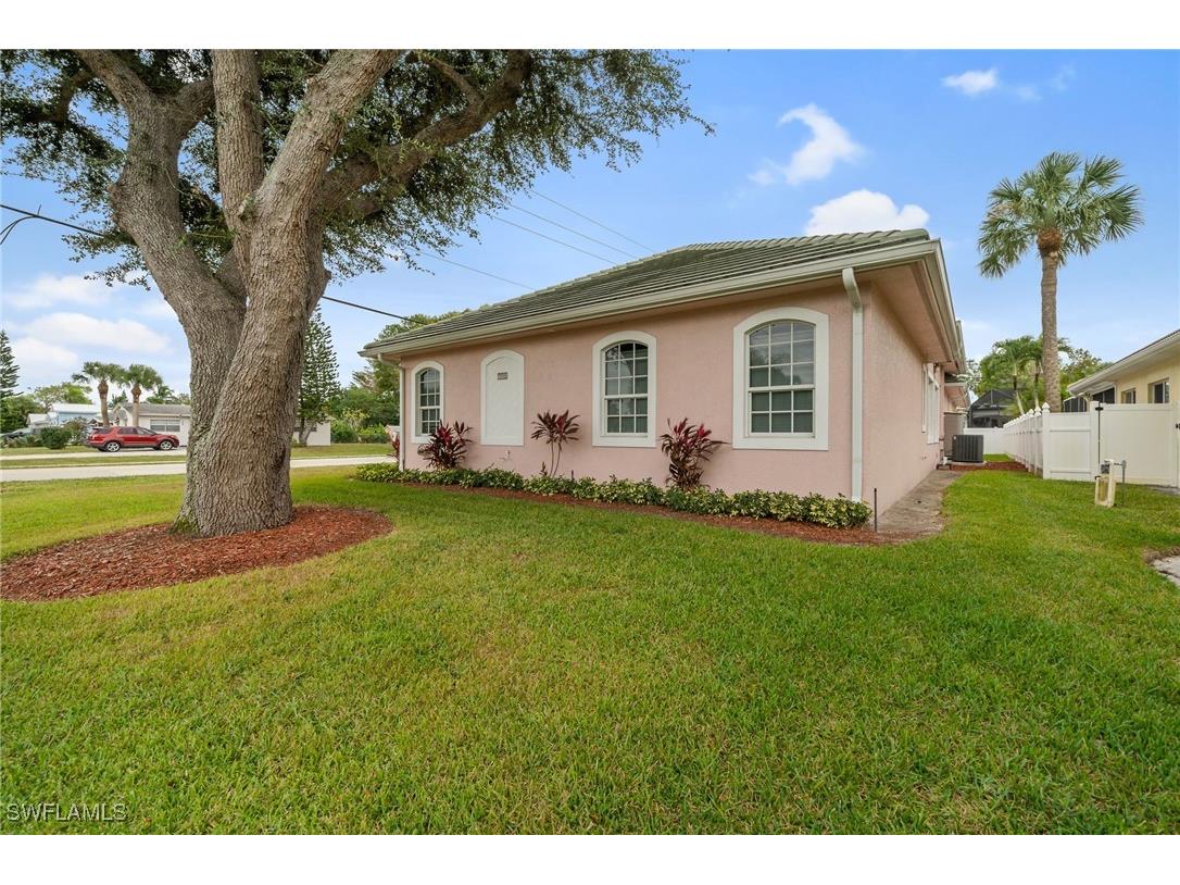 798 97th Avenue N Naples FL 34108 225076273 image38