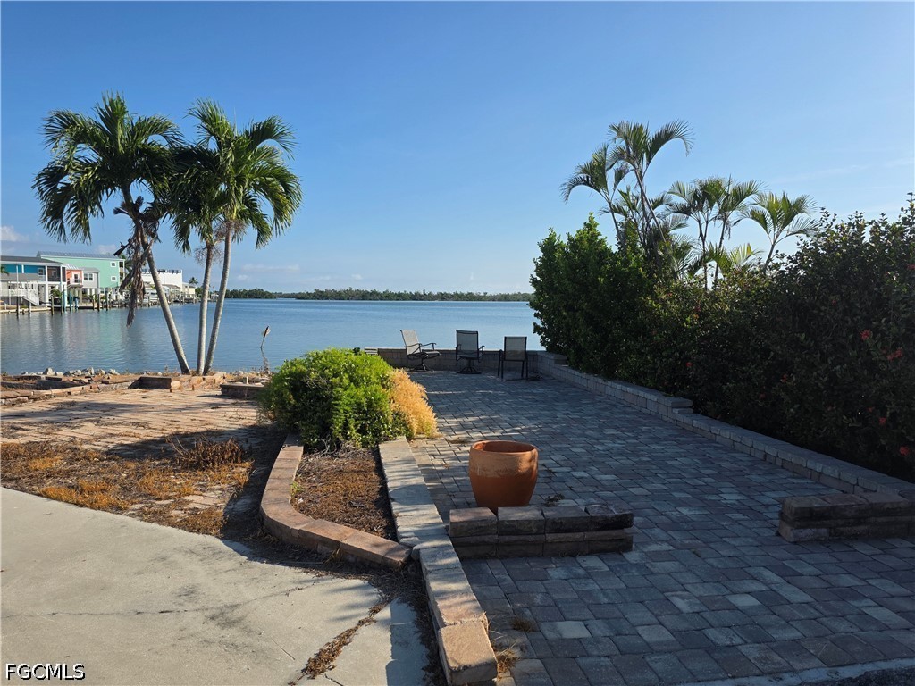 8 Helen Lane Fort Myers Beach FL 33931 2026018474 image5