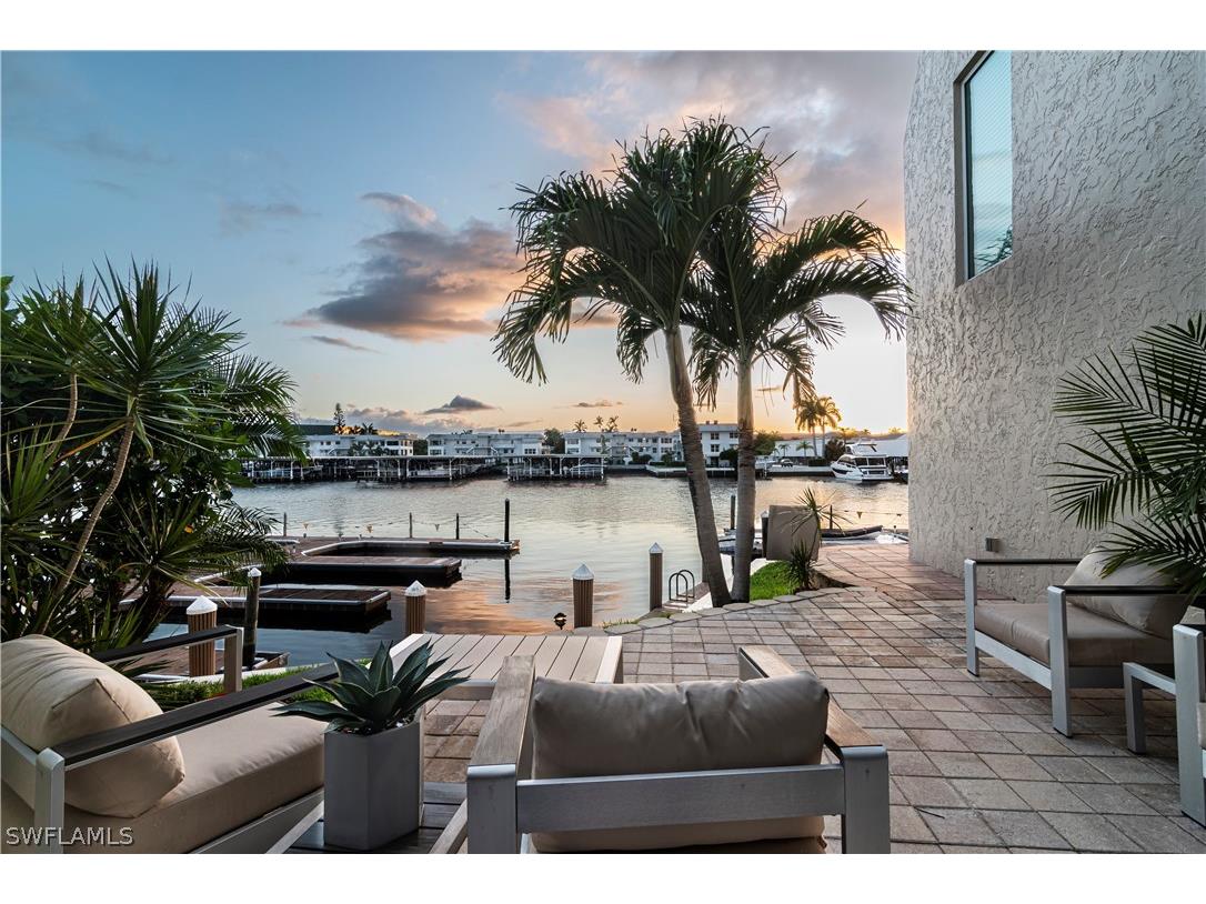 800 River Point Drive #212 Naples FL 34102 223001011 image1