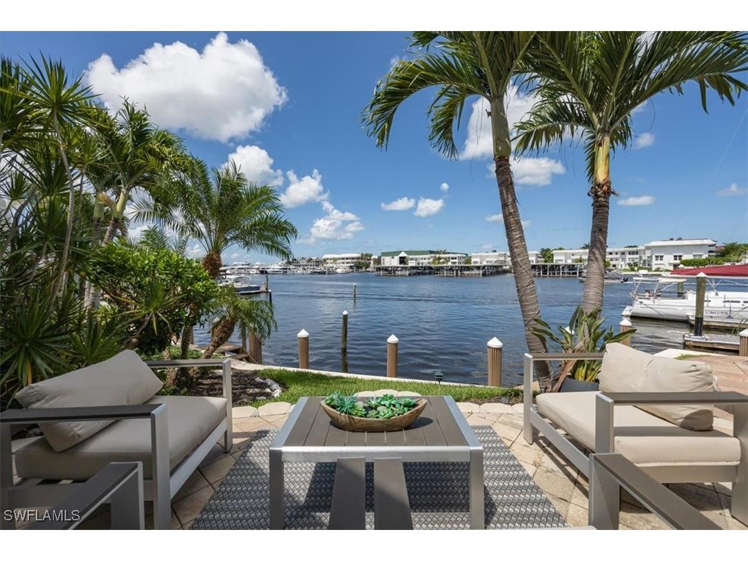 800 River Point Drive #212 Naples FL 34102 225058466 image1