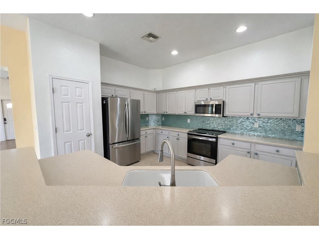 8000 Fountain Mist Boulevard Lehigh Acres FL 33972 2026010571 image5