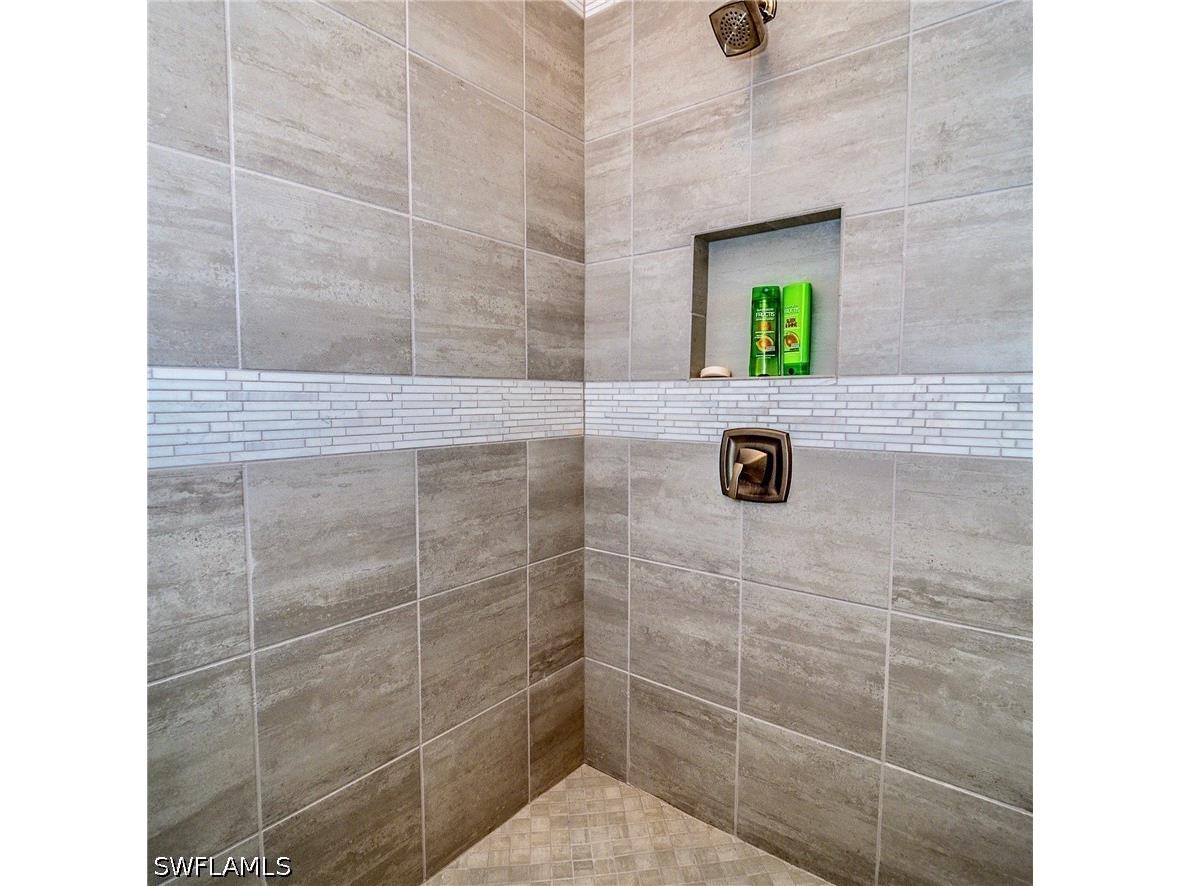 8008 Signature Club Cir Naples FL 34113 226018330 image28