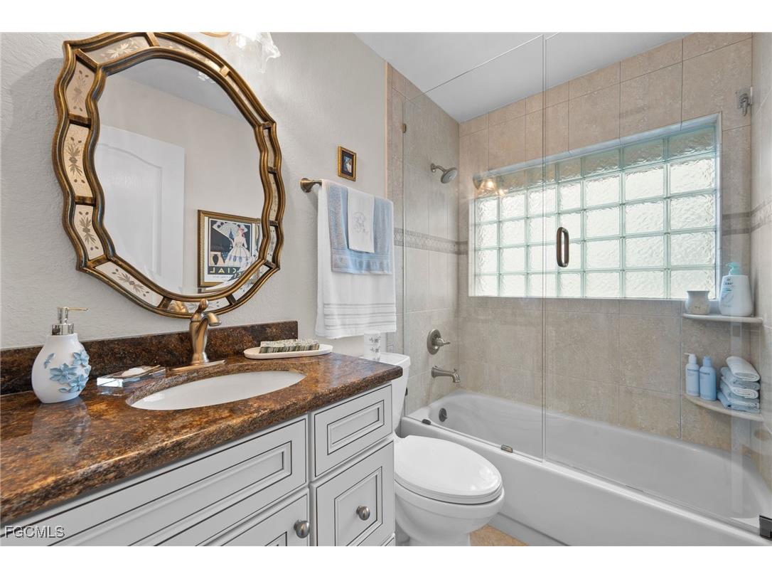 8009 Breton Circle Fort Myers FL 33912 2025023020 image20