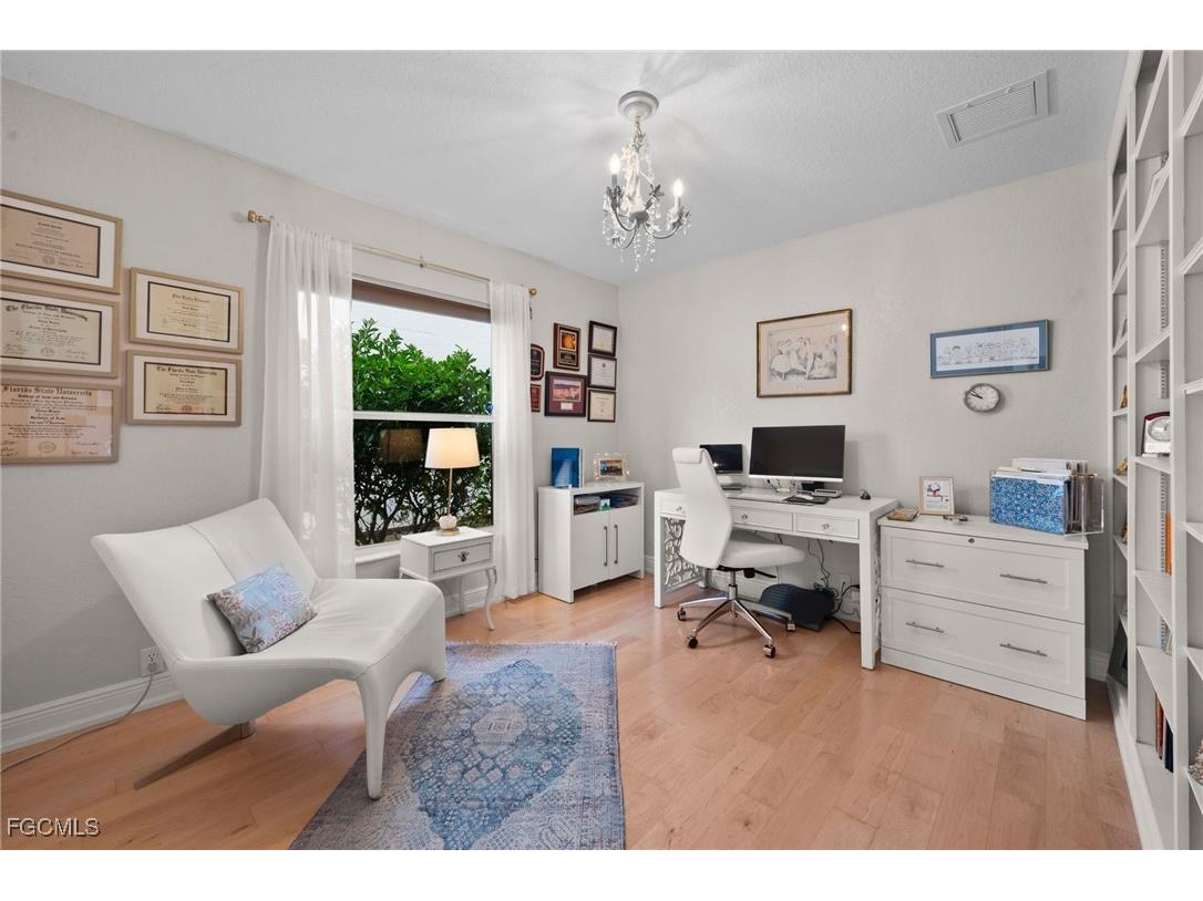 8009 Breton Circle Fort Myers FL 33912 2025023020 image21