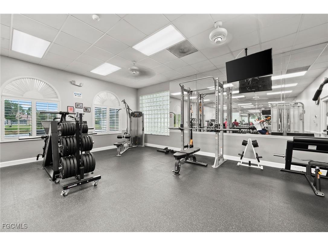 8009 Breton Circle Fort Myers FL 33912 2025023020 image36