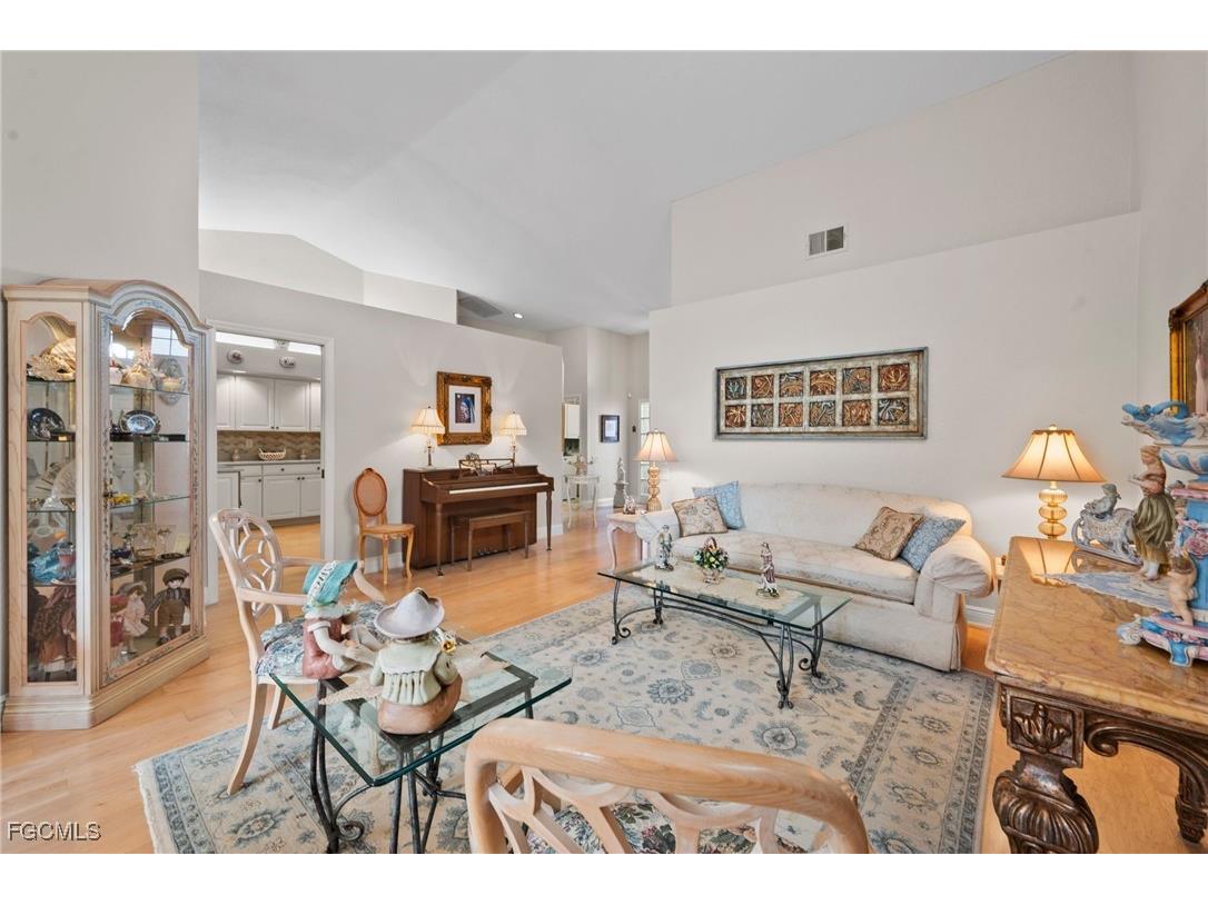 8009 Breton Circle Fort Myers FL 33912 2025023020 image4