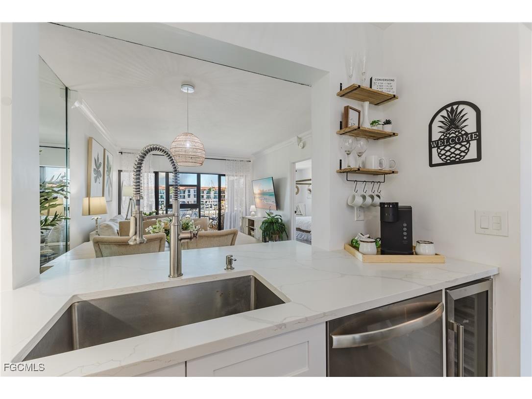 801 River Point Drive #102A Naples FL 34102 2025018135 image10