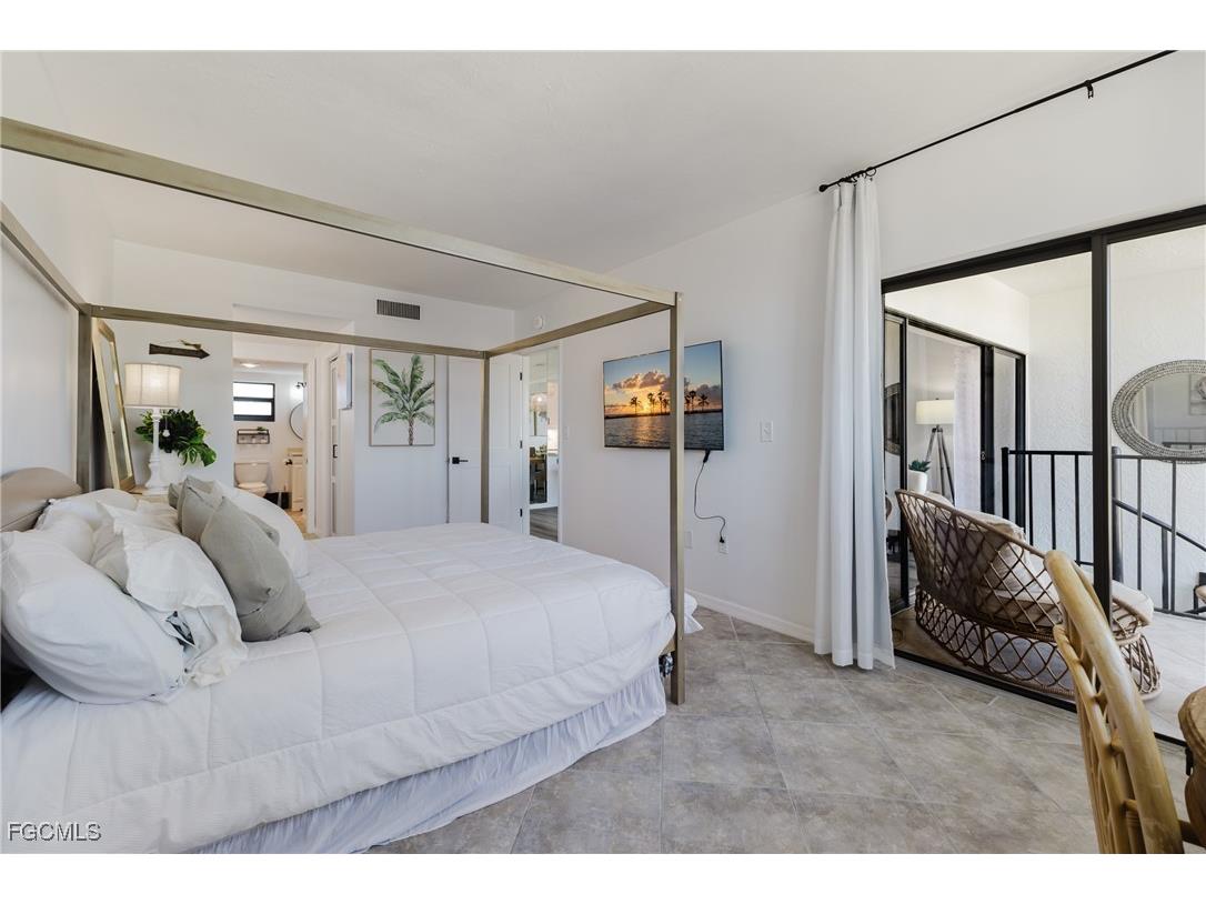 801 River Point Drive #102A Naples FL 34102 2025018135 image17