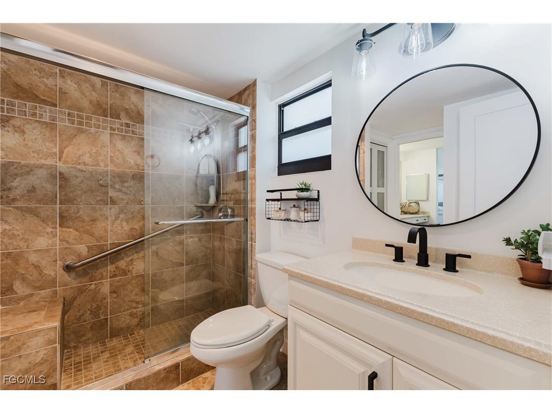 801 River Point Drive #102A Naples FL 34102 2025018135 image18